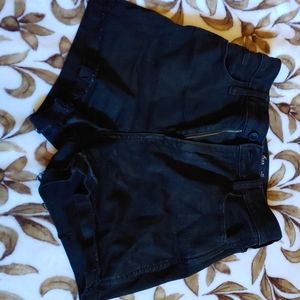 Black High waisted curvy shorts 3"